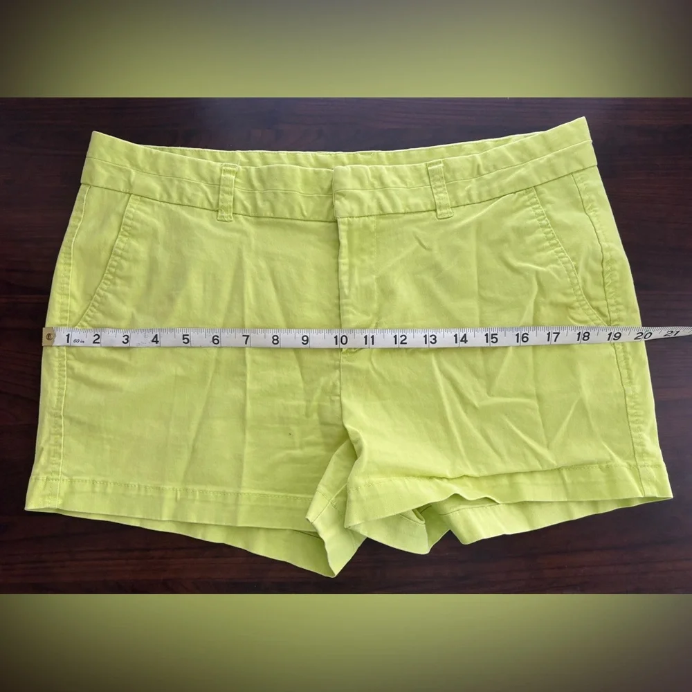 GAP green Women’s Bermuda Shorts - Picture 4 of 7